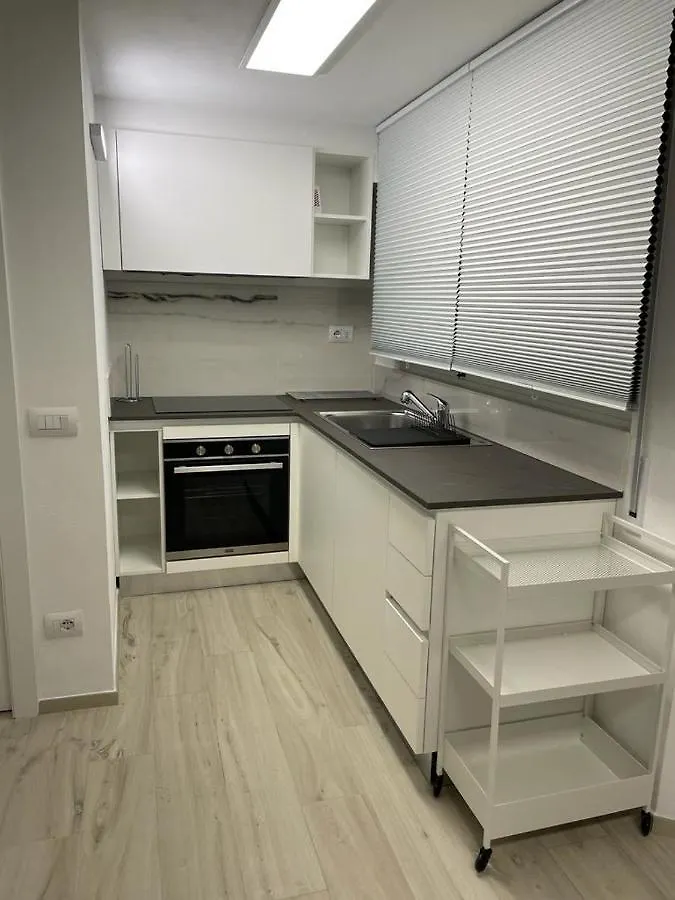 Lido di camaiore Bellissimo Appartamento piano terra totalmente ristrutturato 450m dal mare