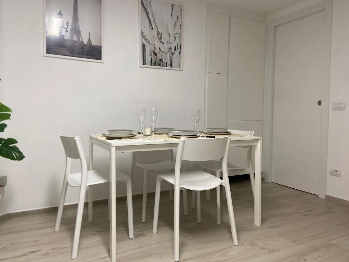 Lido di camaiore Bellissimo Appartamento piano terra totalmente ristrutturato 450m dal mare Casa vacanze
