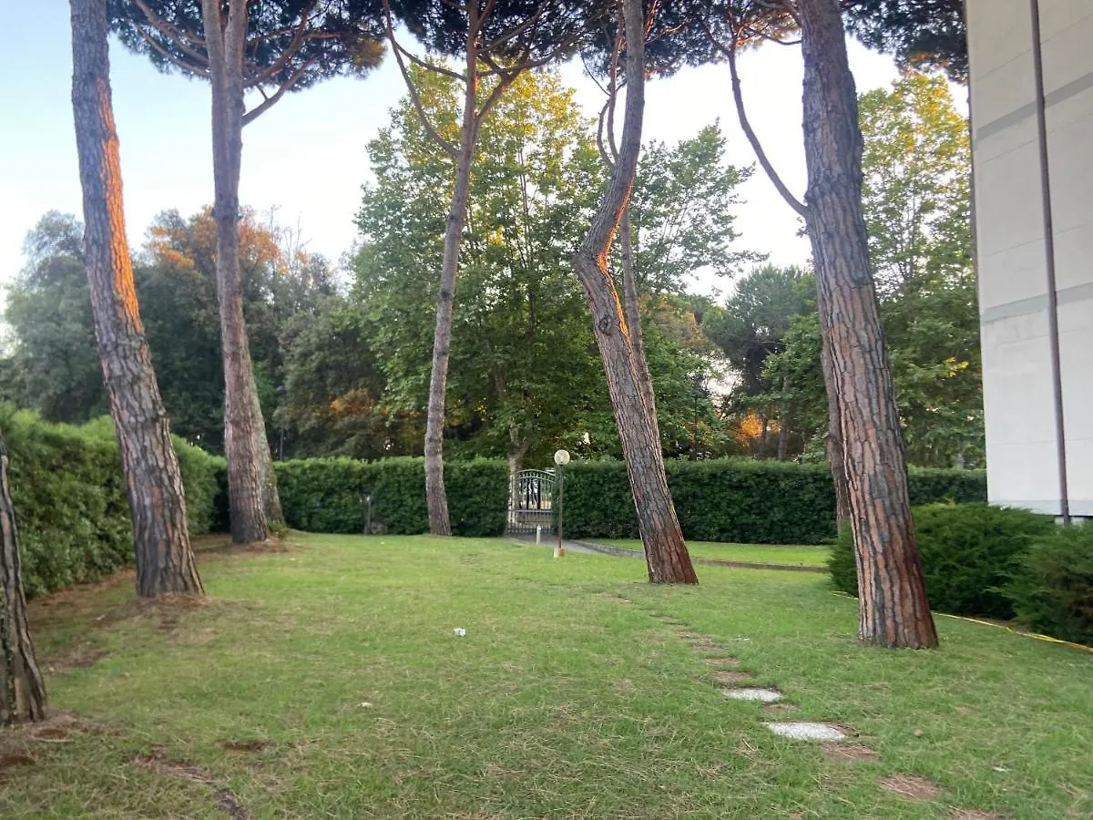 Lido di camaiore Bellissimo Appartamento piano terra totalmente ristrutturato 450m dal mare Lido di Camaiore