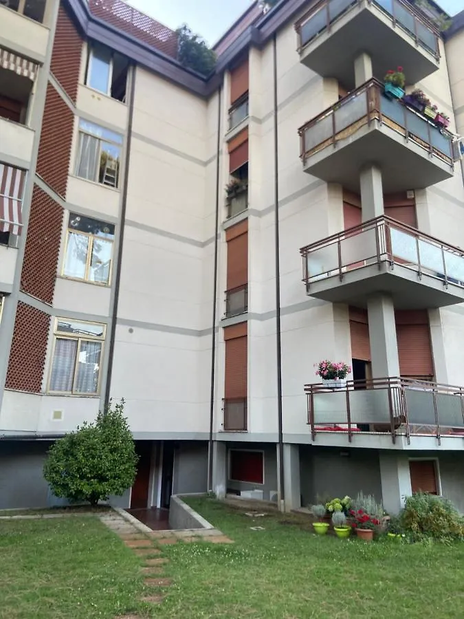 Lido di camaiore Bellissimo Appartamento piano terra totalmente ristrutturato 450m dal mare Italia
