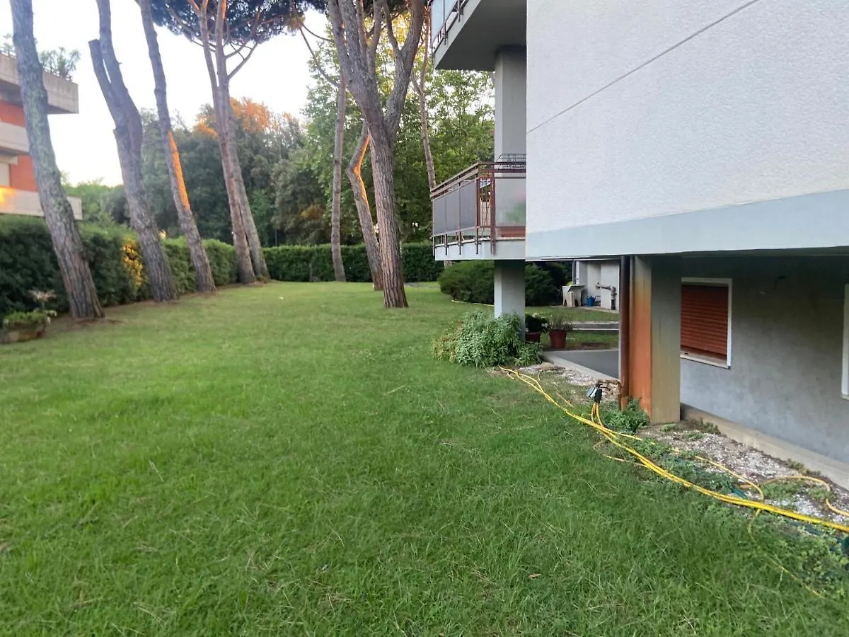Lido Di Camaiore Bellissimo Appartamento Piano Terra Con Ingresso Indipendente E Parcheggio Privato 0*, Lido di Camaiore