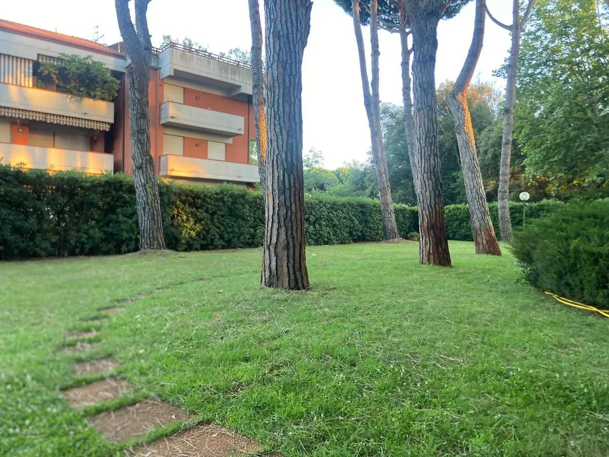 Lido di camaiore Bellissimo Appartamento piano terra totalmente ristrutturato 450m dal mare