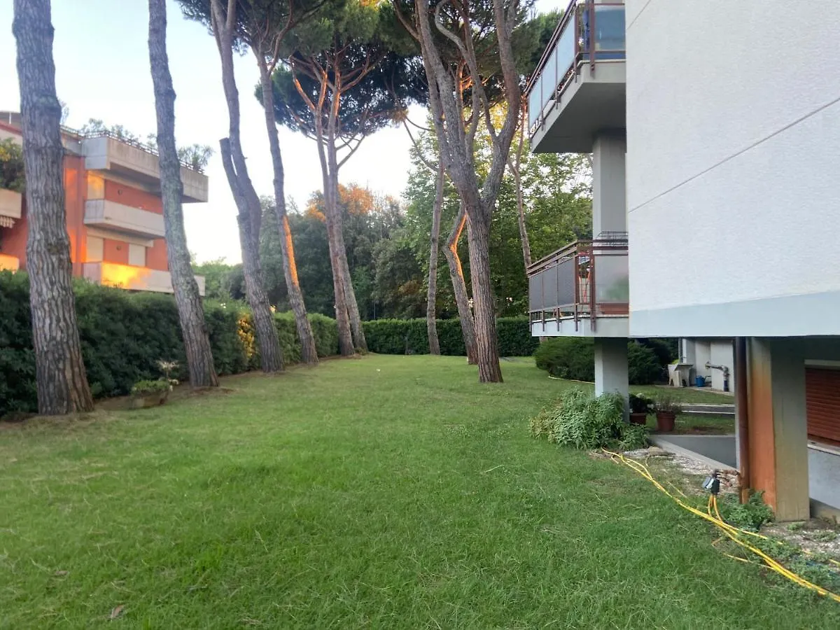 Lido di camaiore Bellissimo Appartamento piano terra totalmente ristrutturato 450m dal mare Italia