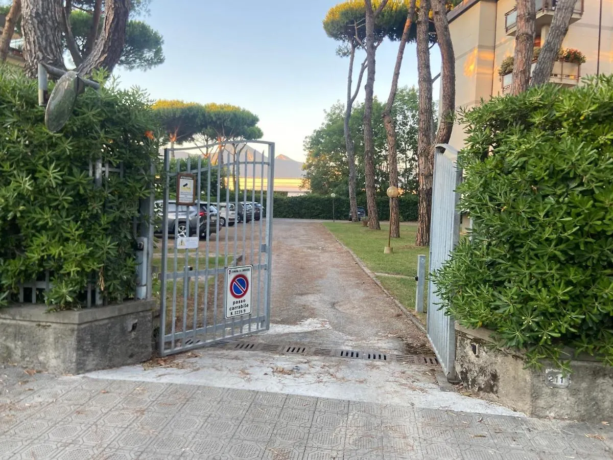 Lido di camaiore Bellissimo Appartamento piano terra totalmente ristrutturato 450m dal mare 0*, Lido di Camaiore Italia