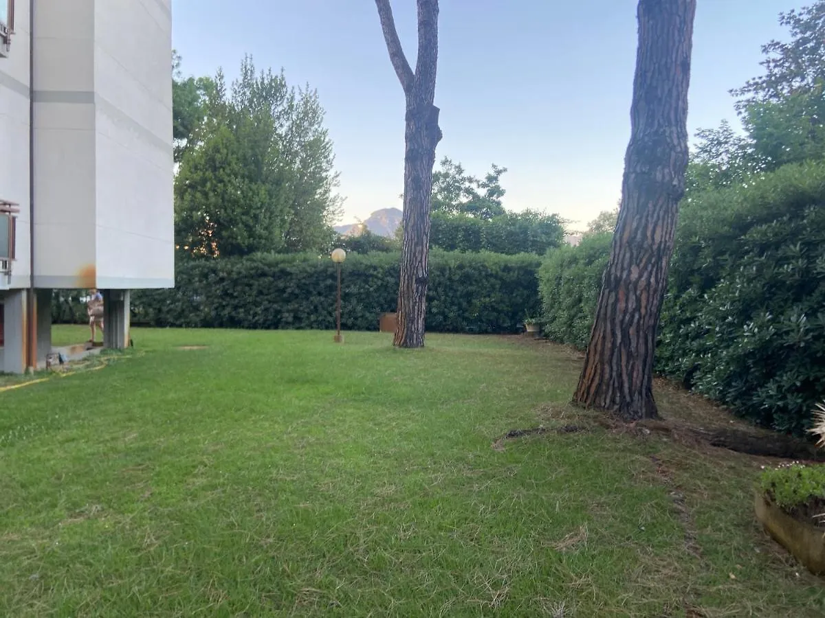 Casa vacanze Lido di camaiore Bellissimo Appartamento piano terra totalmente ristrutturato 450m dal mare