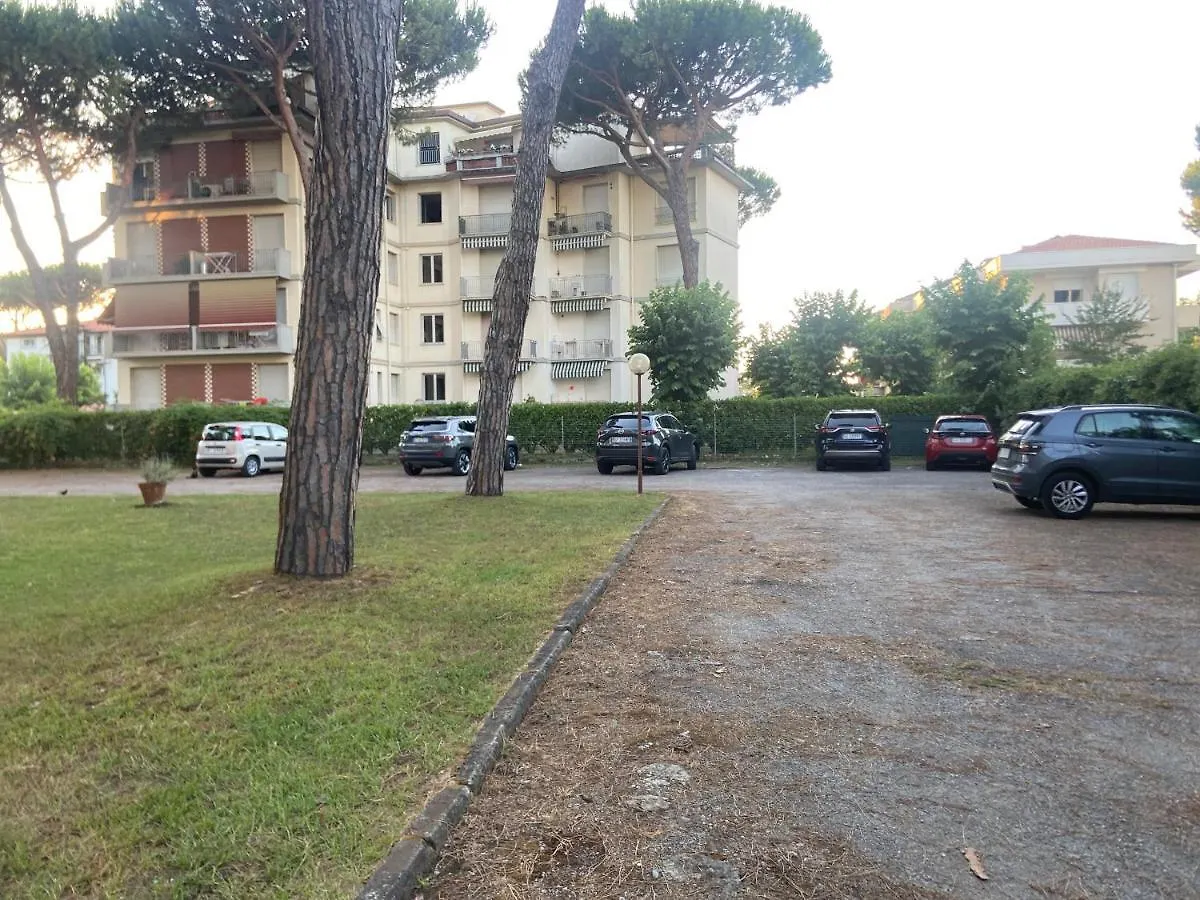 Lido Di Camaiore Bellissimo Appartamento Piano Terra Con Ingresso Indipendente E Parcheggio Privato Holiday home Lido di Camaiore