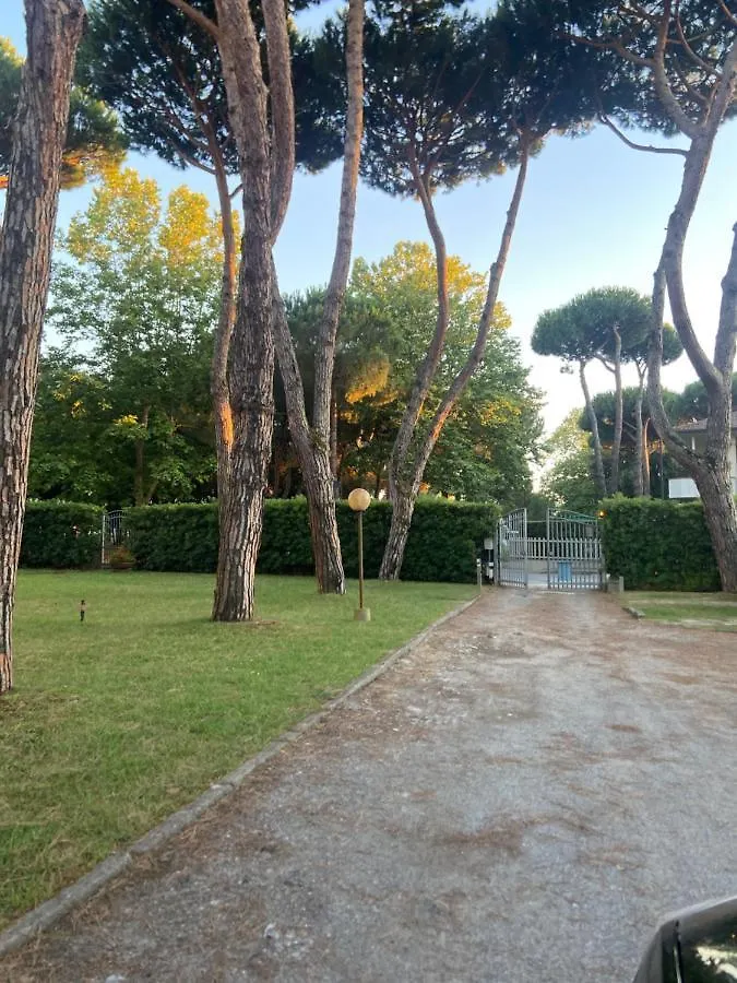 Lido di camaiore Bellissimo Appartamento piano terra totalmente ristrutturato 450m dal mare Lido di Camaiore